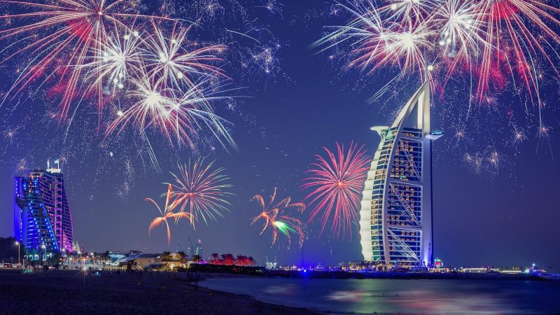 إحتفال رأس السنة الجديدة .. اللجنة الدائمة لشؤون العمال في دبي تكرّم العمّال في حفل خاص ومميز